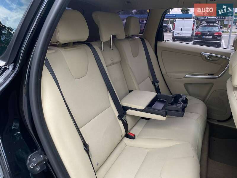 Внедорожник / Кроссовер Volvo XC60 2011 в Киеве