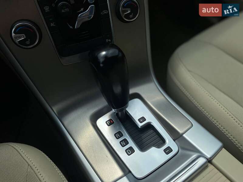Внедорожник / Кроссовер Volvo XC60 2011 в Киеве