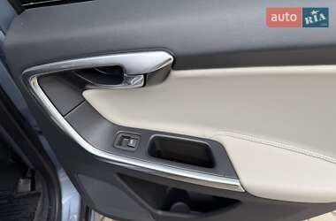 Внедорожник / Кроссовер Volvo XC60 2017 в 