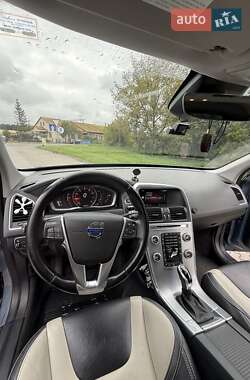 Внедорожник / Кроссовер Volvo XC60 2017 в 