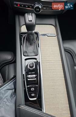 Внедорожник / Кроссовер Volvo XC60 2018 в 