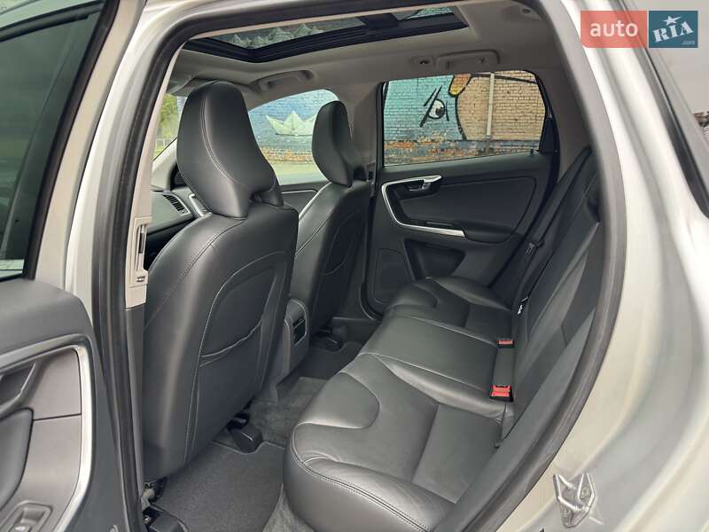 Внедорожник / Кроссовер Volvo XC60 2016 в Луцке