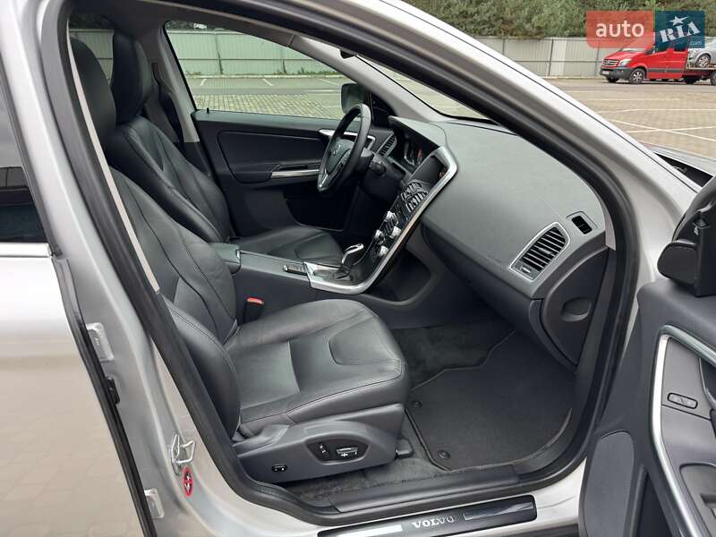 Внедорожник / Кроссовер Volvo XC60 2016 в Луцке