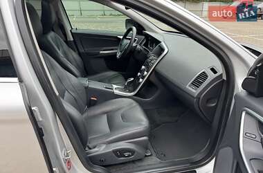 Внедорожник / Кроссовер Volvo XC60 2016 в 
