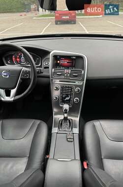 Внедорожник / Кроссовер Volvo XC60 2016 в 