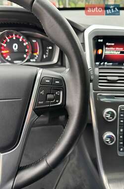 Внедорожник / Кроссовер Volvo XC60 2016 в 