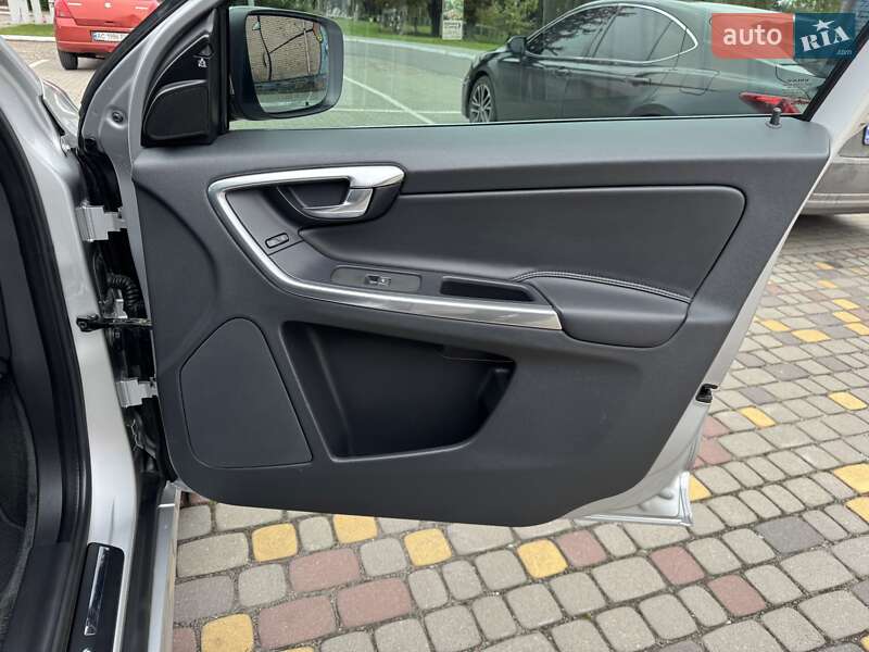 Внедорожник / Кроссовер Volvo XC60 2016 в Луцке