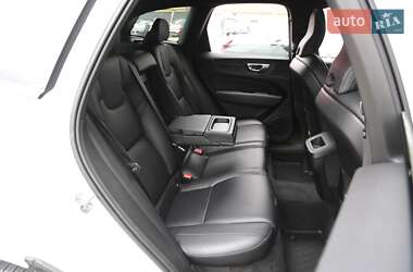 Внедорожник / Кроссовер Volvo XC60 2019 в 