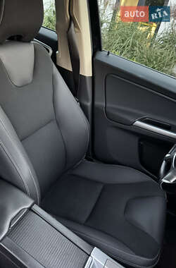 Внедорожник / Кроссовер Volvo XC60 2010 в 