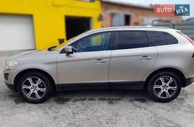 Внедорожник / Кроссовер Volvo XC60 2013 в 