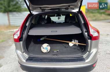 Внедорожник / Кроссовер Volvo XC60 2013 в 
