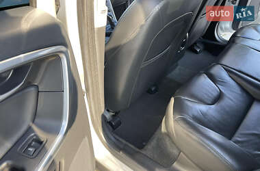 Внедорожник / Кроссовер Volvo XC60 2013 в 
