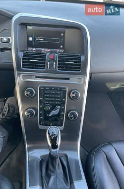 Внедорожник / Кроссовер Volvo XC60 2013 в 