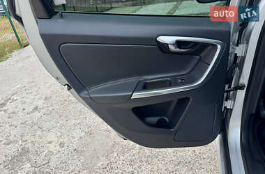 Внедорожник / Кроссовер Volvo XC60 2015 в 