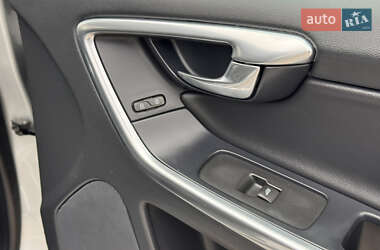 Внедорожник / Кроссовер Volvo XC60 2015 в 