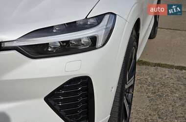Внедорожник / Кроссовер Volvo XC60 2023 в 