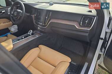 Внедорожник / Кроссовер Volvo XC60 2023 в 