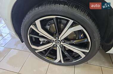 Внедорожник / Кроссовер Volvo XC60 2023 в 