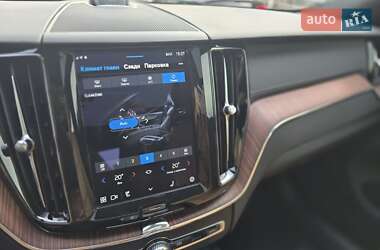 Внедорожник / Кроссовер Volvo XC60 2023 в 