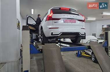 Внедорожник / Кроссовер Volvo XC60 2023 в 