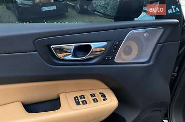 Внедорожник / Кроссовер Volvo XC60 2019 в 