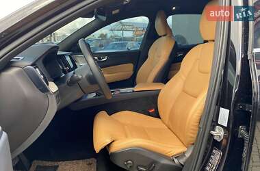 Внедорожник / Кроссовер Volvo XC60 2019 в 