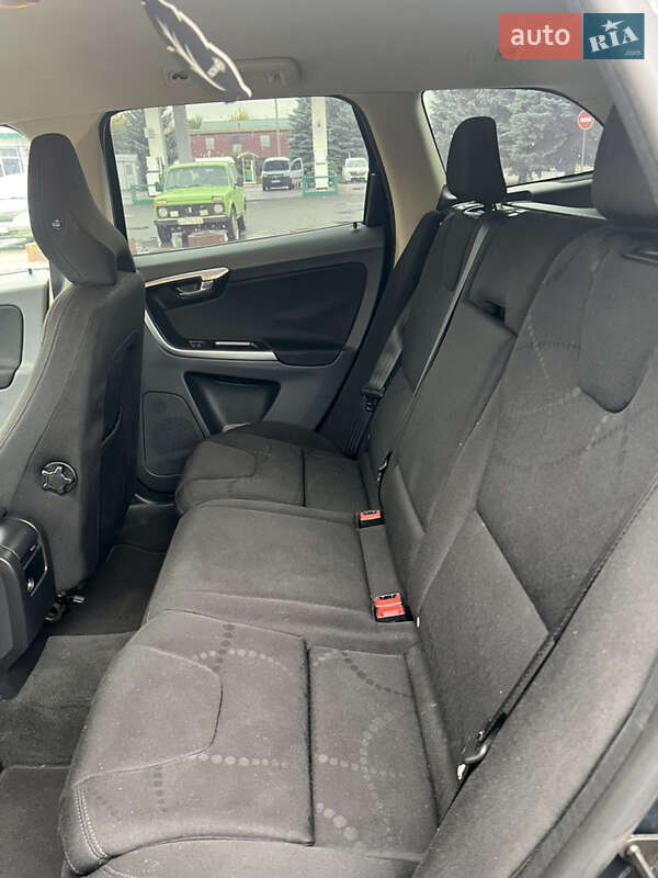 Внедорожник / Кроссовер Volvo XC60 2012 в Подольске