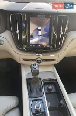Позашляховик / Кросовер Volvo XC60 2020 в 