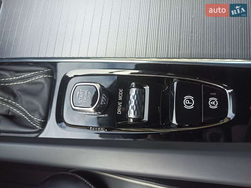 Внедорожник / Кроссовер Volvo XC60 2018 в Киеве