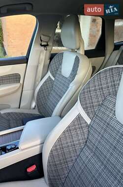 Позашляховик / Кросовер Volvo XC60 2017 в 