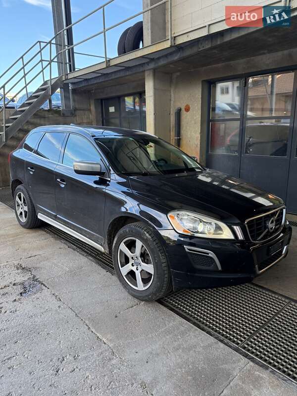 Внедорожник / Кроссовер Volvo XC60 2013 в 