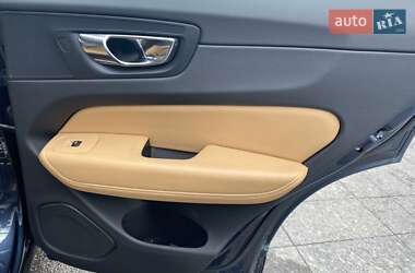 Внедорожник / Кроссовер Volvo XC60 2018 в 