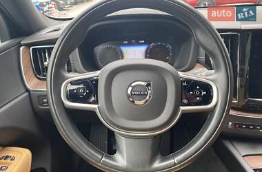 Внедорожник / Кроссовер Volvo XC60 2018 в 