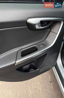 Позашляховик / Кросовер Volvo XC60 2013 в 