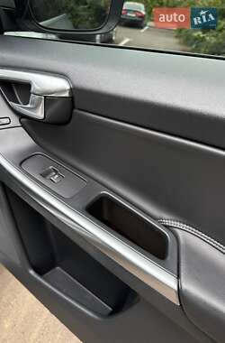 Позашляховик / Кросовер Volvo XC60 2013 в 
