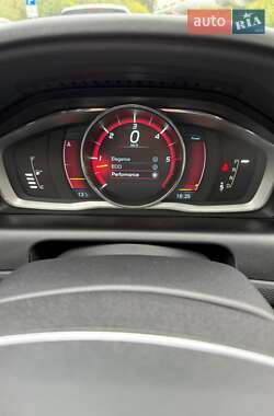 Позашляховик / Кросовер Volvo XC60 2013 в 