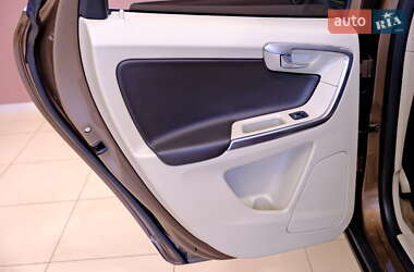 Внедорожник / Кроссовер Volvo XC60 2012 в 