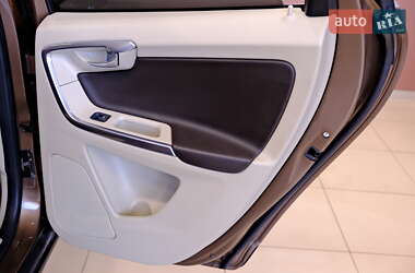Внедорожник / Кроссовер Volvo XC60 2012 в 