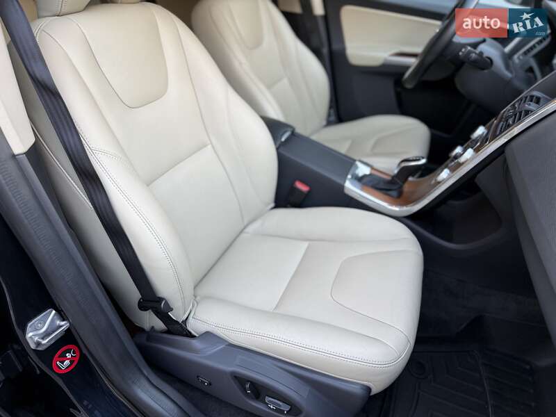 Внедорожник / Кроссовер Volvo XC60 2016 в Львове