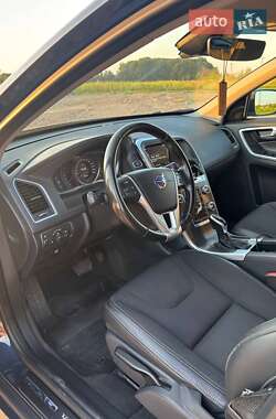Внедорожник / Кроссовер Volvo XC60 2015 в 