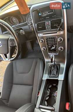 Внедорожник / Кроссовер Volvo XC60 2015 в 