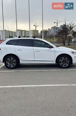 Внедорожник / Кроссовер Volvo XC60 2017 в 