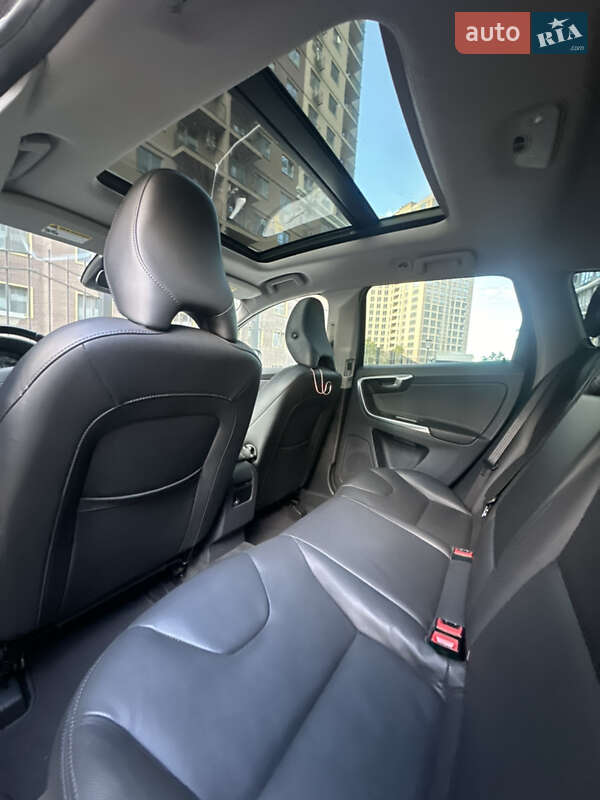 Позашляховик / Кросовер Volvo XC60 2015 в Одесі фото 16 Позашляховик / Кросовер Volvo XC60 2015 в Одесі