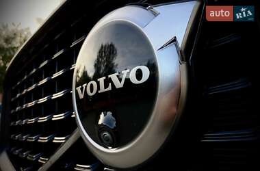 Внедорожник / Кроссовер Volvo XC60 2023 в 