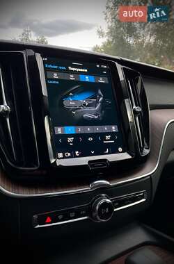 Внедорожник / Кроссовер Volvo XC60 2023 в 
