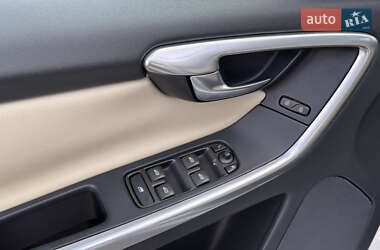 Внедорожник / Кроссовер Volvo XC60 2014 в 