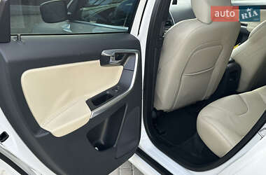 Внедорожник / Кроссовер Volvo XC60 2014 в 