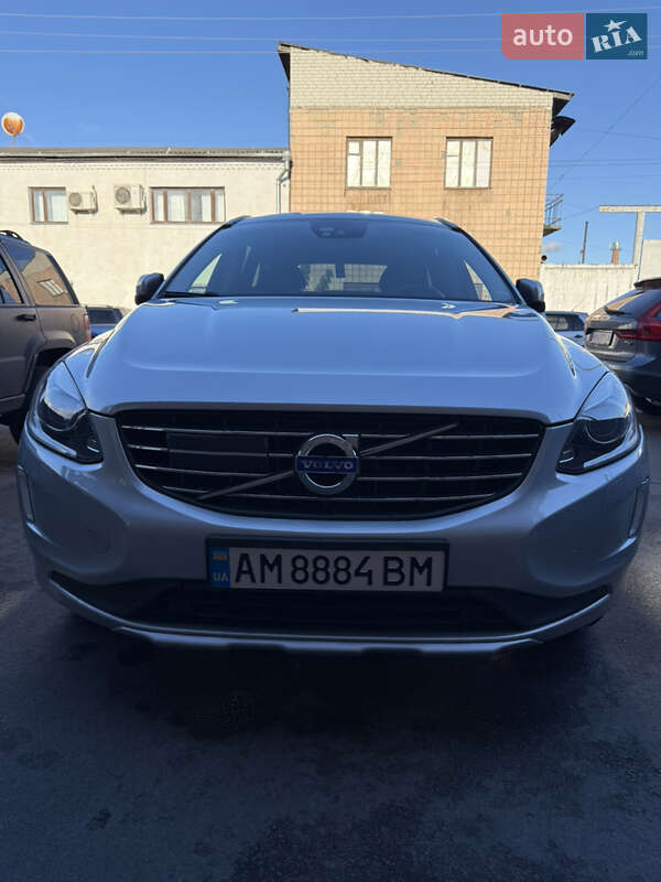 Внедорожник / Кроссовер Volvo XC60 2015 в 