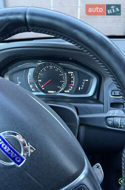 Внедорожник / Кроссовер Volvo XC60 2015 в 