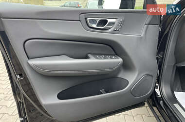 Позашляховик / Кросовер Volvo XC60 2021 в  фото 32 Позашляховик / Кросовер Volvo XC60 2021 в